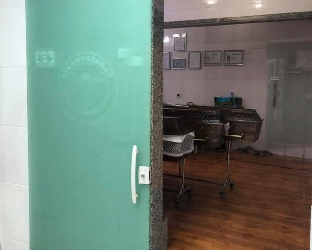 Idosas têm corpos trocados e família enterra mulher errada no Rio de Janeiro