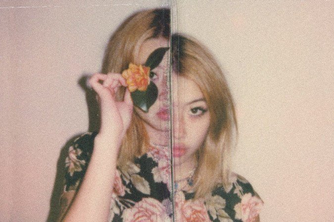 A cantora tem dois EPs e singles lançados, mas este é o primeiro álbum - (crédito: Dirty Hit/Divulgação ) A cantora tem dois EPs e singles lançados, mas este é o primeiro álbum - (crédito: Dirty Hit/Divulgação )