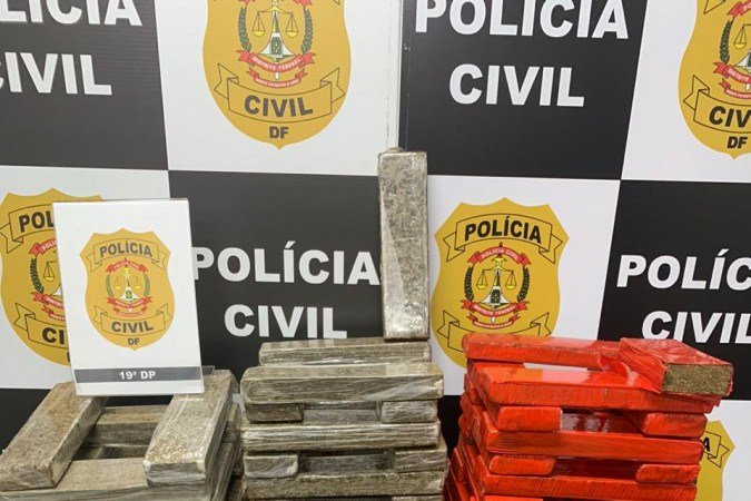 A polícia encontrou as drogas em um carro estacionado no Sol Nascente - (crédito: Polícia Civil/Divulgação) A polícia encontrou as drogas em um carro estacionado no Sol Nascente - (crédito: Polícia Civil/Divulgação)