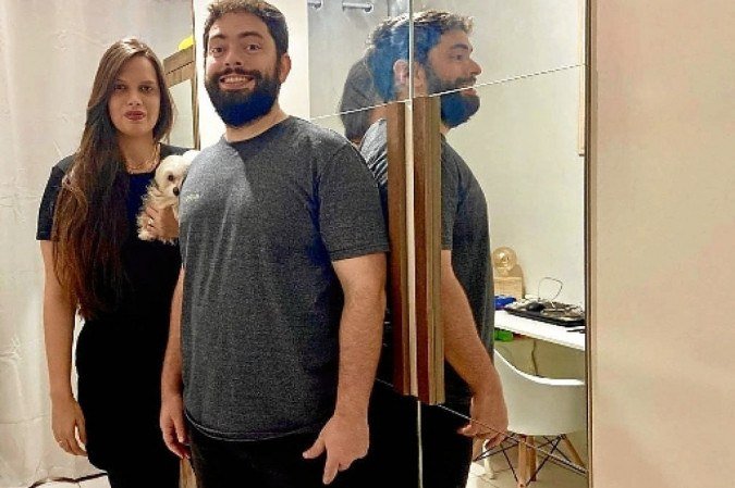 Os estudantes Nathália Vajas e Adalto Mateus Vitória resolveram morar juntos e mobiliaram o apartamento