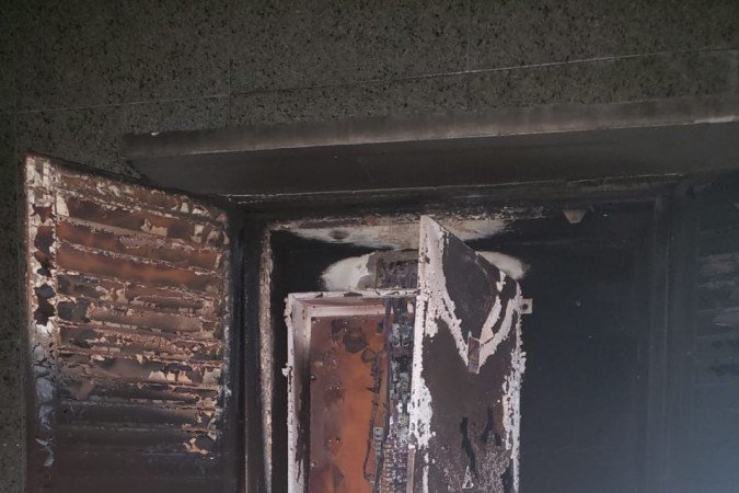 A causa das chamas teria sido um curto-circuito na casa de máquinas do Hospital Santa Lúcia Norte