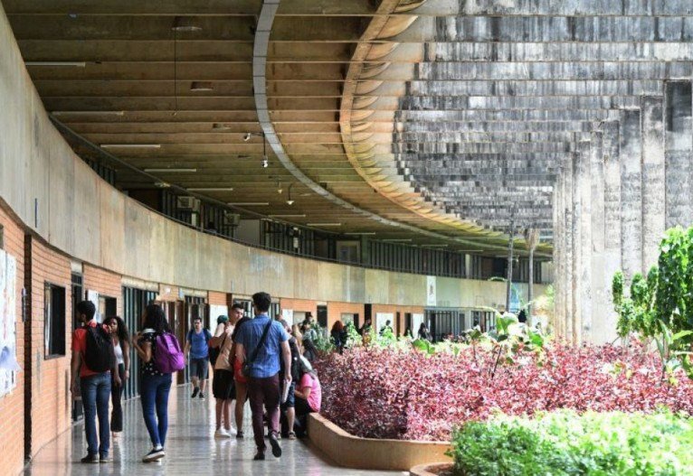Mec determina volta às aulas presenciais em universidades federais