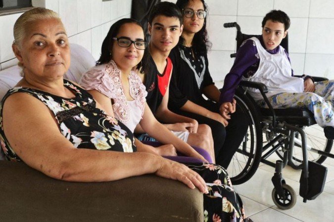 Linda Mar Miranda Alves pede ajuda para os filhos quadrigêmeos, que têm problemas sérios de saúde - (crédito: Marcelo Ferreira/CB/D.A Press) Linda Mar Miranda Alves pede ajuda para os filhos quadrigêmeos, que têm problemas sérios de saúde - (crédito: Marcelo Ferreira/CB/D.A Press)