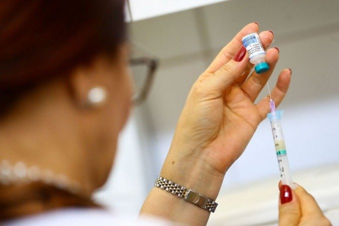 A imunização
dos menores
de 12 anos é a
melhor alternativa
de prevenção,
mostram as
pesquisas
- (crédito: Marcelo Camargo/Agência Brasil) A imunização
dos menores
de 12 anos é a
melhor alternativa
de prevenção,
mostram as
pesquisas
- (crédito: Marcelo Camargo/Agência Brasil)