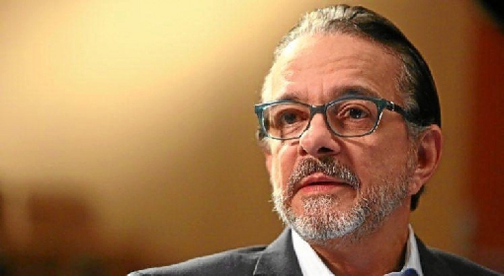 "Bolsonaro, quando disse que não se envolveria com as campanhas municipais, esqueceu que o presidente é sempre envolvido devido à condição de eleição intermediária, que se conecta com a eleição seguinte"  Antonio Lavareda, cientista político