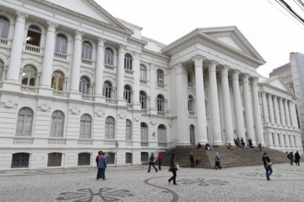 UFPR afasta, temporariamente, aluno por denúncias de racismo e homofobia