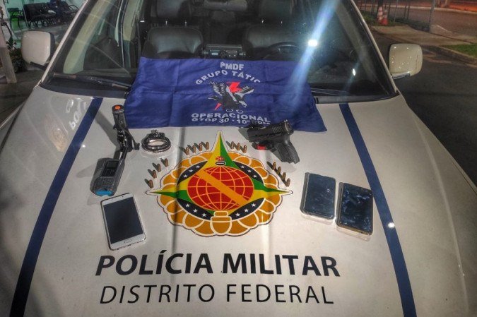 A prisão ocorreu após acionamento para atender ocorrência de briga de trânsito - (crédito: Divulgação/PMDF ) A prisão ocorreu após acionamento para atender ocorrência de briga de trânsito - (crédito: Divulgação/PMDF )