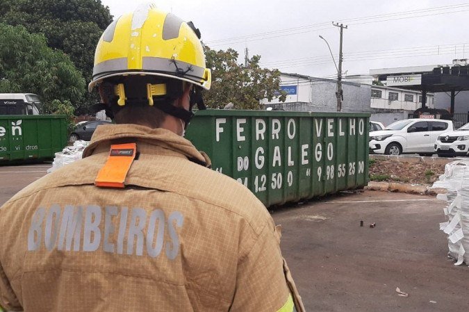 Os artefatos foram encontrados abandonados no local - (crédito: Divulgação/CBMDF ) Os artefatos foram encontrados abandonados no local - (crédito: Divulgação/CBMDF )