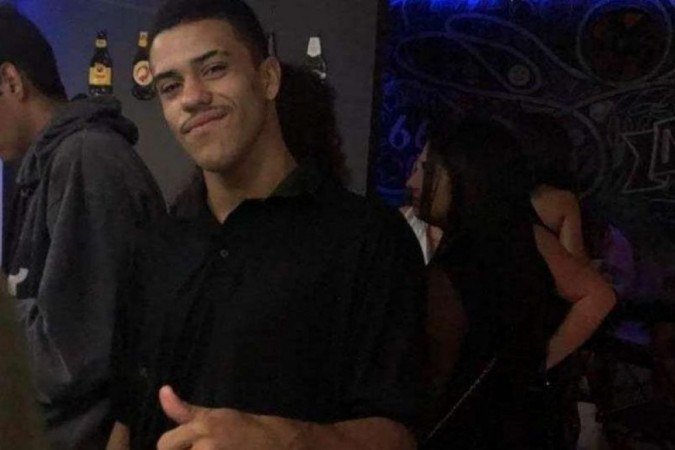 Matheus tinha 18 anos e trabalhava como barbeiro; ele morava com a mãe, a avó e o irmão, no Jardins Mangueiral -  (crédito: Reprodução/Redes sociais)