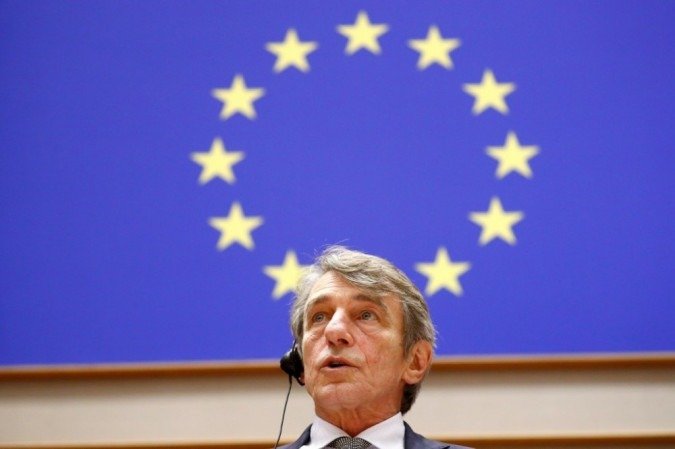 O presidente do Parlamento Europeu, David Sassoli, anuncia o Prêmio Sakharov da UE 2020 no Parlamento Europeu em Bruxelas em 22 de outubro de 2020. - (crédito: FRANCOIS LENOIR / POOL / AFP) O presidente do Parlamento Europeu, David Sassoli, anuncia o Prêmio Sakharov da UE 2020 no Parlamento Europeu em Bruxelas em 22 de outubro de 2020. - (crédito: FRANCOIS LENOIR / POOL / AFP)