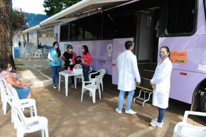 Nesta quarta (21/10), o Ônibus da Mulher esteve em Taguatinga, na Praça do Relógio - (crédito: Paulo H. Carvalho) Nesta quarta (21/10), o Ônibus da Mulher esteve em Taguatinga, na Praça do Relógio - (crédito: Paulo H. Carvalho)
