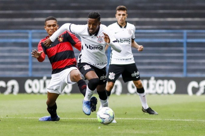 O brasiliense Robert Renan vem ganhando espaço no Corinthians no Brasileiro sub-17 - (crédito: Rodrigo Gazzanel/Ag. Corinthians) O brasiliense Robert Renan vem ganhando espaço no Corinthians no Brasileiro sub-17 - (crédito: Rodrigo Gazzanel/Ag. Corinthians)
