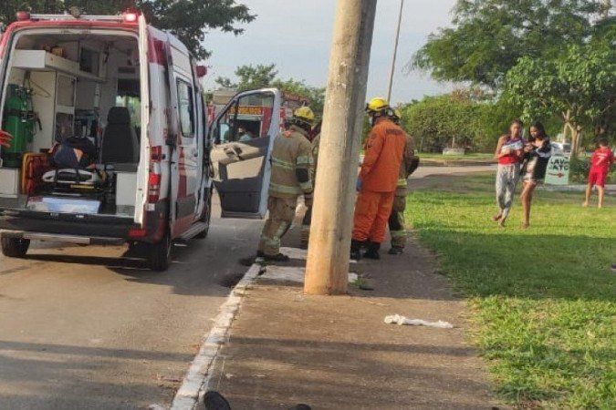 Manobras de reanimação da vítima duraram 50 minutos - (crédito: Divulgação/CBMDF) Manobras de reanimação da vítima duraram 50 minutos - (crédito: Divulgação/CBMDF)