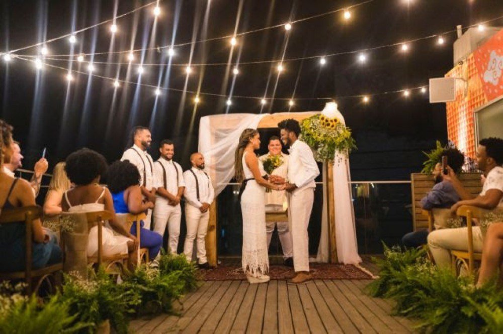 Menos é Mais grava clipe para o single inédito 'Adorei'. 