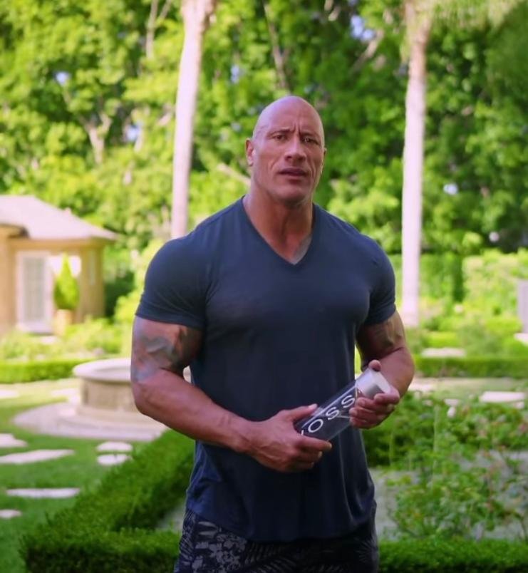 Golpistas que se passavam por The Rock são investigados por estelionato