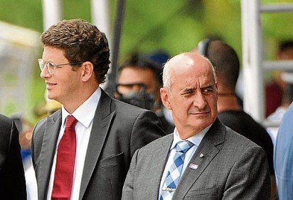 Salles e Ramos participaram da comemoração do Dia do Aviador, ontem: titular do MMA estaria sendo minado pelo colega de governo