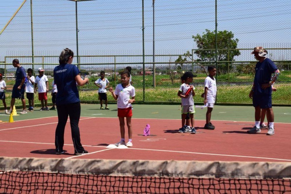 Programa Escola de Esporte será renovado e professores serão mantidos