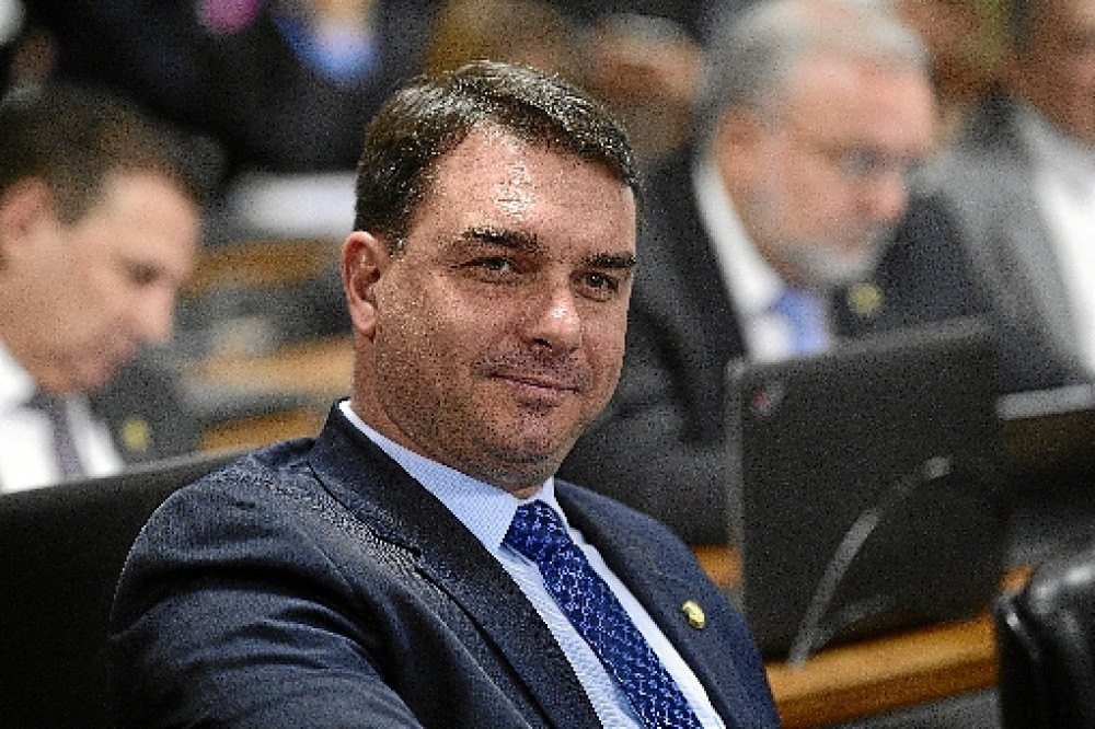 Flávio diz que Bolsonaro quer partido com segurança jurídica e sem desavenças 