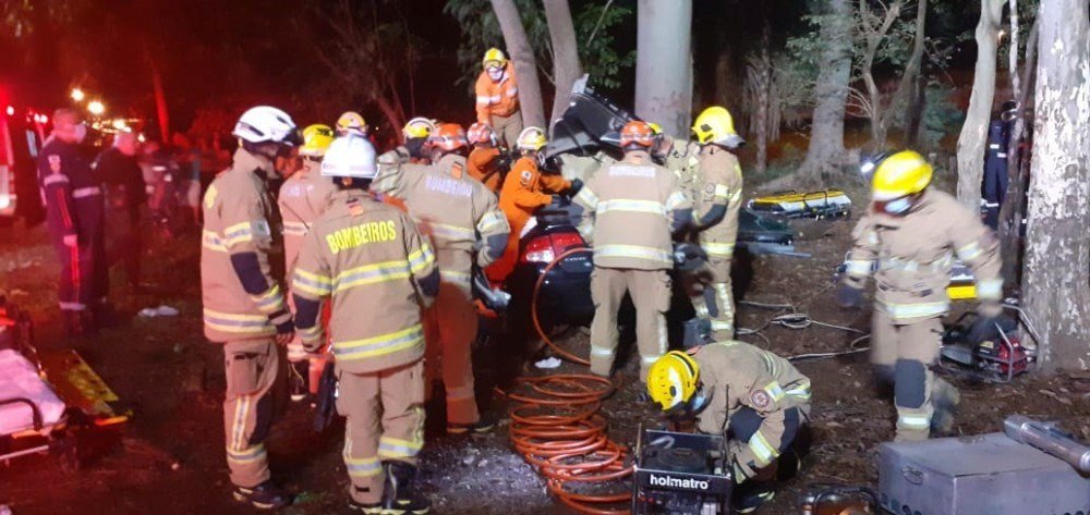 VÍDEO: Colisão entre veículos mata uma pessoa e deixa dois feridos na BR-020