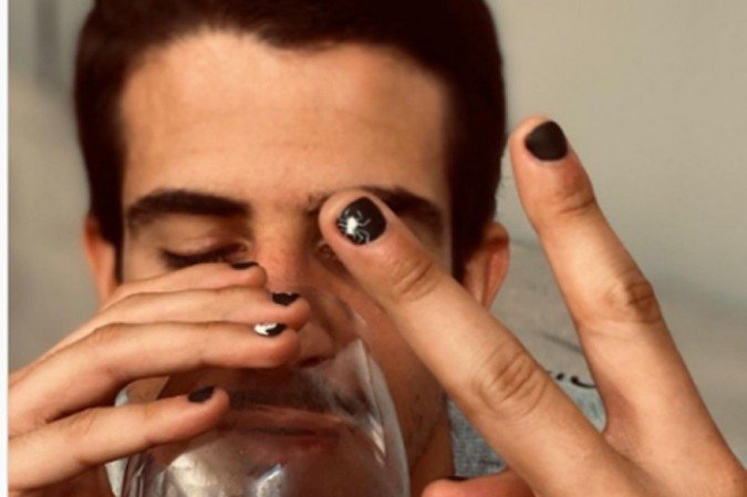 Enzo recebeu críticas e elogios pela brincadeira - (crédito: Reprodução/ Instagram) Enzo recebeu críticas e elogios pela brincadeira - (crédito: Reprodução/ Instagram)
