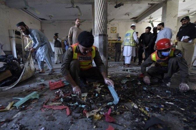 O ataque foi dirigido contra o partido religioso conservador Jamiat Ulema-e-Islam - (crédito: Abdul MAJEED / AFP) O ataque foi dirigido contra o partido religioso conservador Jamiat Ulema-e-Islam - (crédito: Abdul MAJEED / AFP)