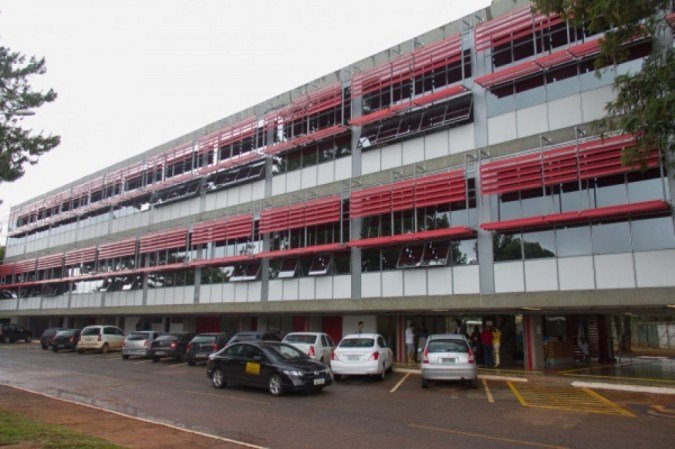 Em reunião feita segunda-feira (26/10), a Universidade de Brasília concordou em criar um grupo de trabalho para discutir o plano de contingência para a flexibilização das regras de isolamento social da CEU. Alunos alegam negligência com a saúde mental - (crédito: Isa Lima/Secom UnB) Em reunião feita segunda-feira (26/10), a Universidade de Brasília concordou em criar um grupo de trabalho para discutir o plano de contingência para a flexibilização das regras de isolamento social da CEU. Alunos alegam negligência com a saúde mental - (crédito: Isa Lima/Secom UnB)