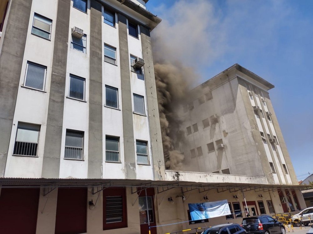 Incêndio atinge hospital Federal de Bonsucesso, no Rio de Janeiro