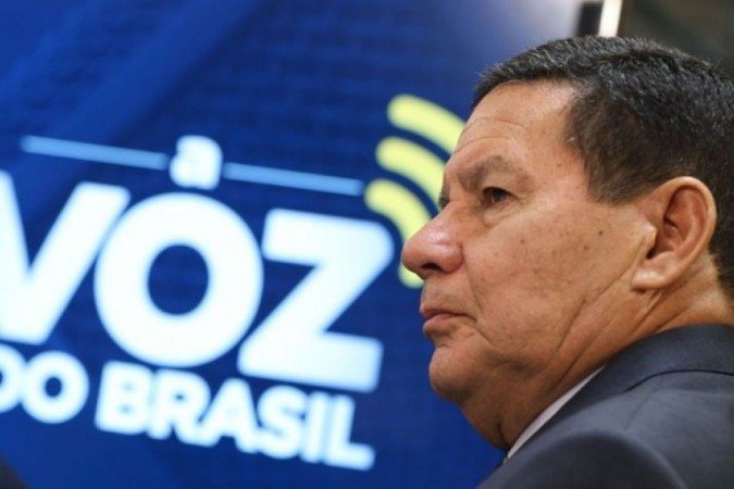 Mourão foi apontado por Moro como um bom nome para uma chapa de centro, em 2022. Mas, se não for reconduzido como vice à reeleição, pode tentar o Senado - (crédito: Marcello Casal/Agencia Brasil) Mourão foi apontado por Moro como um bom nome para uma chapa de centro, em 2022. Mas, se não for reconduzido como vice à reeleição, pode tentar o Senado - (crédito: Marcello Casal/Agencia Brasil)