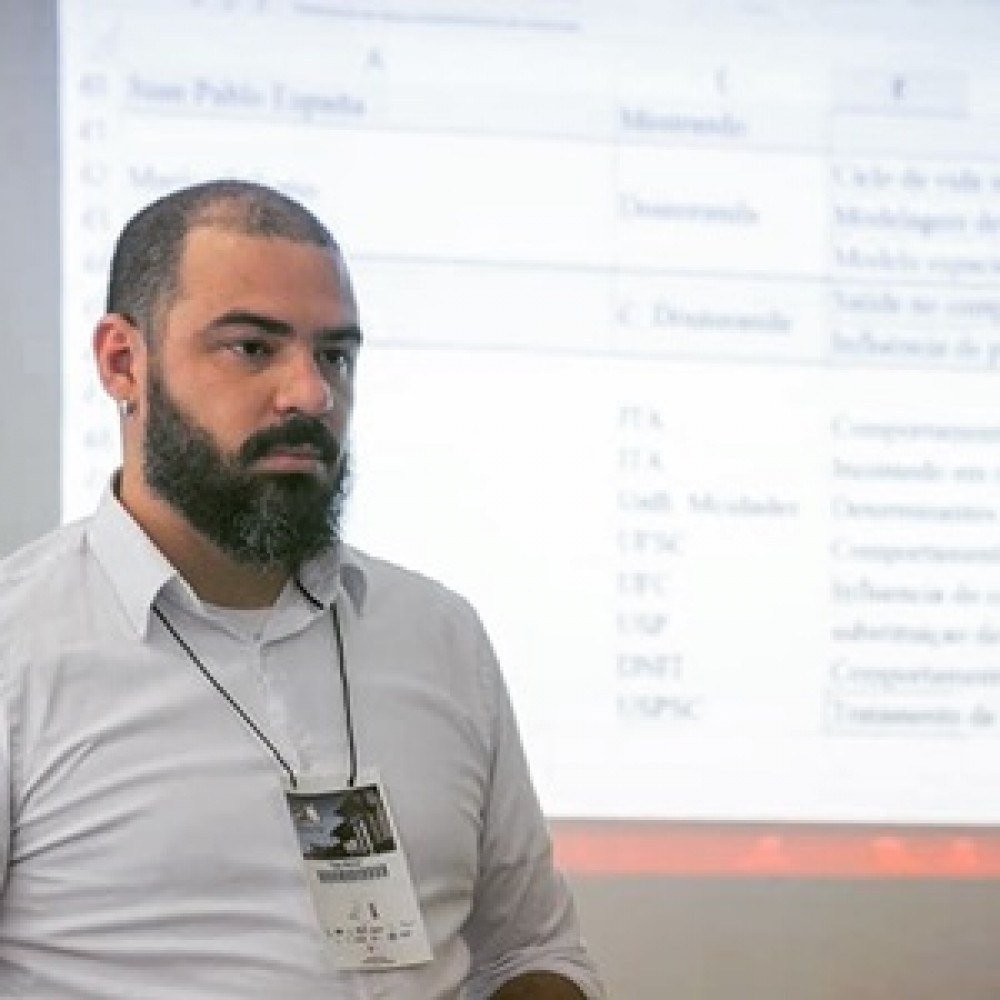 O professor do curso de engenharia civil Tiago Baroni acredita que a nota &eacute; reflexo da postura mais integralista na forma&ccedil;&atilde;o acad&ecirc;mica