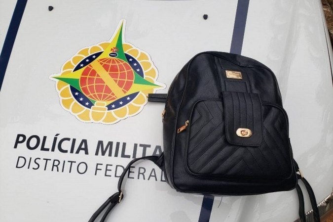 Homem havia roubado a bolsa de uma mulher em parada de ônibus - (crédito: PMDF) Homem havia roubado a bolsa de uma mulher em parada de ônibus - (crédito: PMDF)