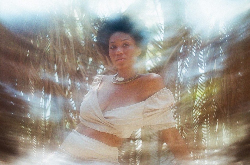 Disco de Luedji Luna traz a afetividade de mulheres negras