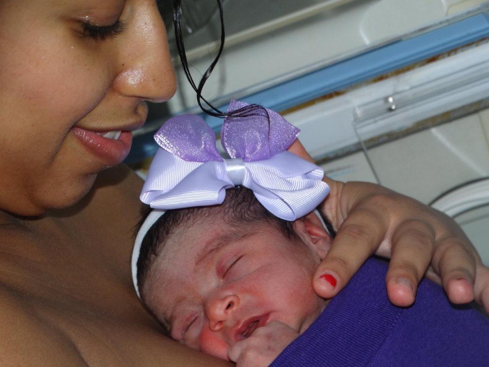 Bêbe prematuro e mãe