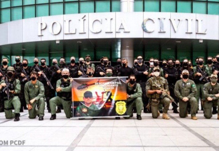 A homenagem ocorreu em frente ao prédio da direção-geral da PCDF