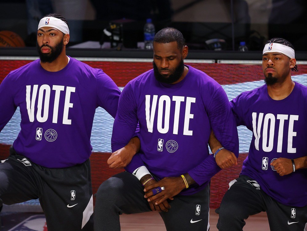 Em meio à paralisação da NBA, o basquete universitário sofreu um