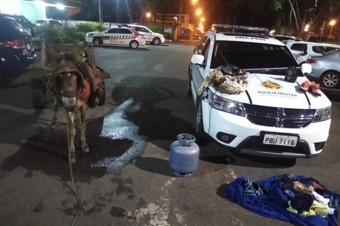 PMDF apreende adolescente que furtava casa, em Samambaia, com uma carroça
