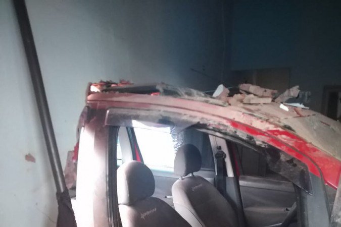 De acordo com a Polícia Militar, a motorista passou pelo teste do bafômetro e foi constatada a embriaguez