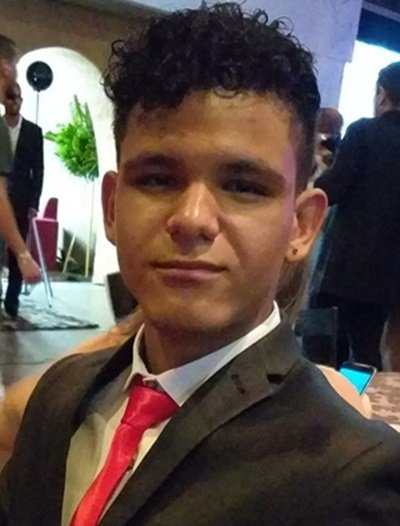 Aleff de Sousa Dias já se formou no ensino médio pelo Cemeb no ano passado, mas lembra com gratidão do projeto Aleff de Sousa Dias já se formou no ensino médio pelo Cemeb no ano passado, mas lembra com gratidão do projeto