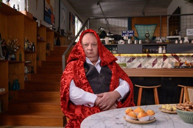 Erick Jacquin se veste de Chapeuzinho Vermelho no programa Minha receita -  (crédito: Luccas Mattos/Vibra Studio)
