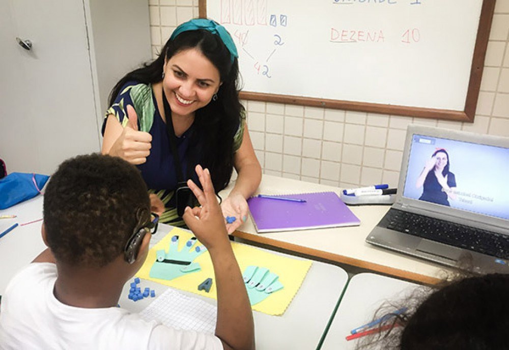 Professora brasileira é finalista do prêmio Global Teacher Prize 2020