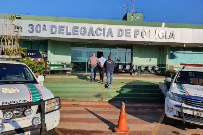 Investigadores da 30ª Delegacia de Polícia (São Sebastião) cumpriram mandado de prisão nesta quinta-feira (5/11) - (crédito: PCDF/Divulgação) Investigadores da 30ª Delegacia de Polícia (São Sebastião) cumpriram mandado de prisão nesta quinta-feira (5/11) - (crédito: PCDF/Divulgação)
