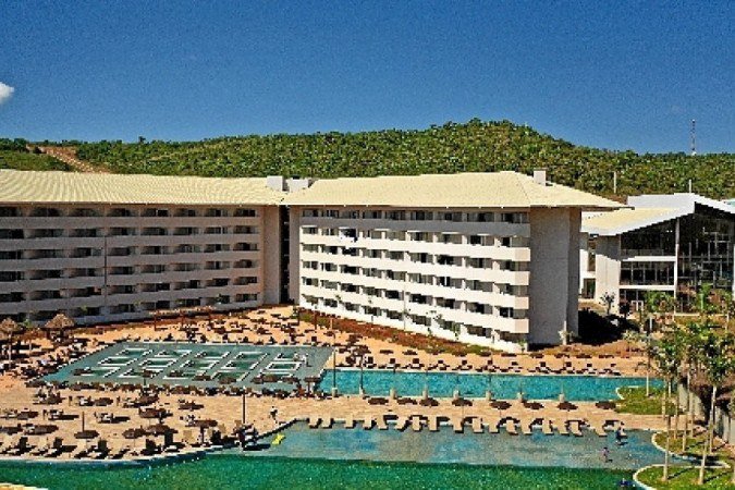 Tauá Resort

A nova unidade do hotel em Alexânia (GO) tem 212 apartamentos e 16 espaços para eventos. O projeto tem área de lazer de 13,7 mil m², incluindo um complexo de águas com piscina externa de 4 mil m² e 15 espaços de jacuzzi. Conta, ainda, com um bar molhado com vista para o cerrado. Diárias a partir de R$ 1.200.