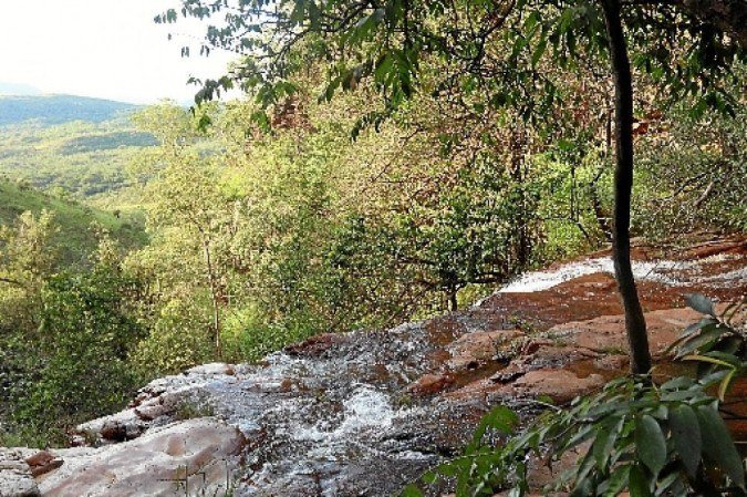 Chapada Imperial

A Chapada Imperial é uma reserva ecológica particular que ocupa a área de chapada da Fazenda Dois Irmãos, localizada em Brazlândia. O visitante tem a opção de fazer trilhas ecológicas, arvorismo e tomar banho em piscinas naturais e em cachoeiras. Preço: R$ 120 o pacote diário (adulto).
