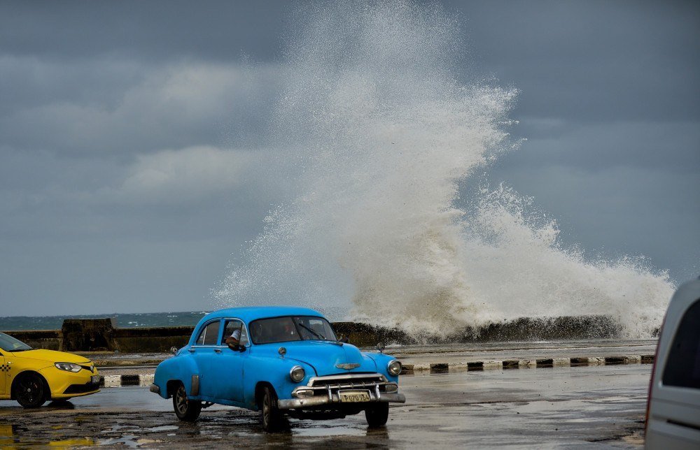 Tempestade Eta deixa Cuba e se fortalece novamente em direção à Flórida