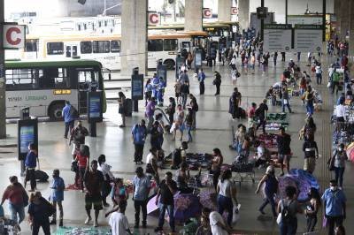A fiscalização será intensificada para garantir o trânsito livre de usuários, incluindo ações de ordenamento do comércio ambulante -  (crédito: Minervino Júnior/CB/D.A Press)