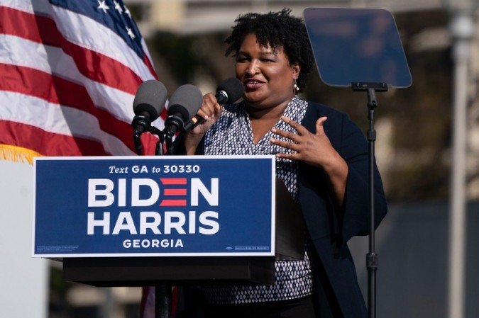 Former US Representative and voting rights activist Stacey Abrams speaks at a Get Out the Vote rally with former US President Barack Obama as he campaigns for Democratic presidential candidate former Vice President Joe Biden on November 2, 2020, in Atlanta, Georgia. / AFP / Elijah Nouvelage Former US Representative and voting rights activist Stacey Abrams speaks at a Get Out the Vote rally with former US President Barack Obama as he campaigns for Democratic presidential candidate former Vice President Joe Biden on November 2, 2020, in Atlanta, Georgia. / AFP / Elijah Nouvelage