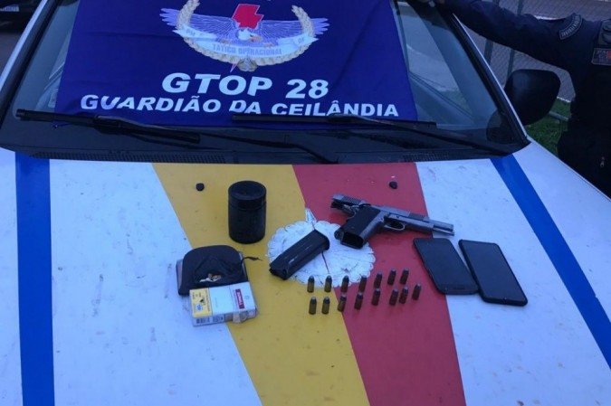 Duas armas de fogo são apreendidas no Pôr do Sol, em Ceilândia - (crédito: PMDF) Duas armas de fogo são apreendidas no Pôr do Sol, em Ceilândia - (crédito: PMDF)