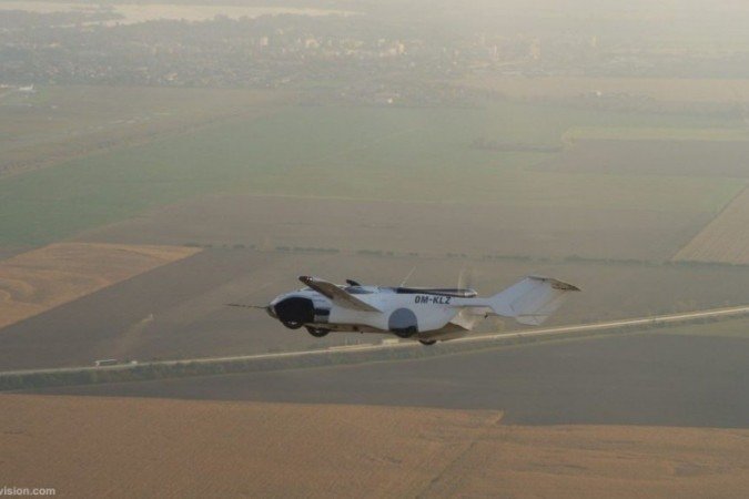 primeiro carro voador em ação