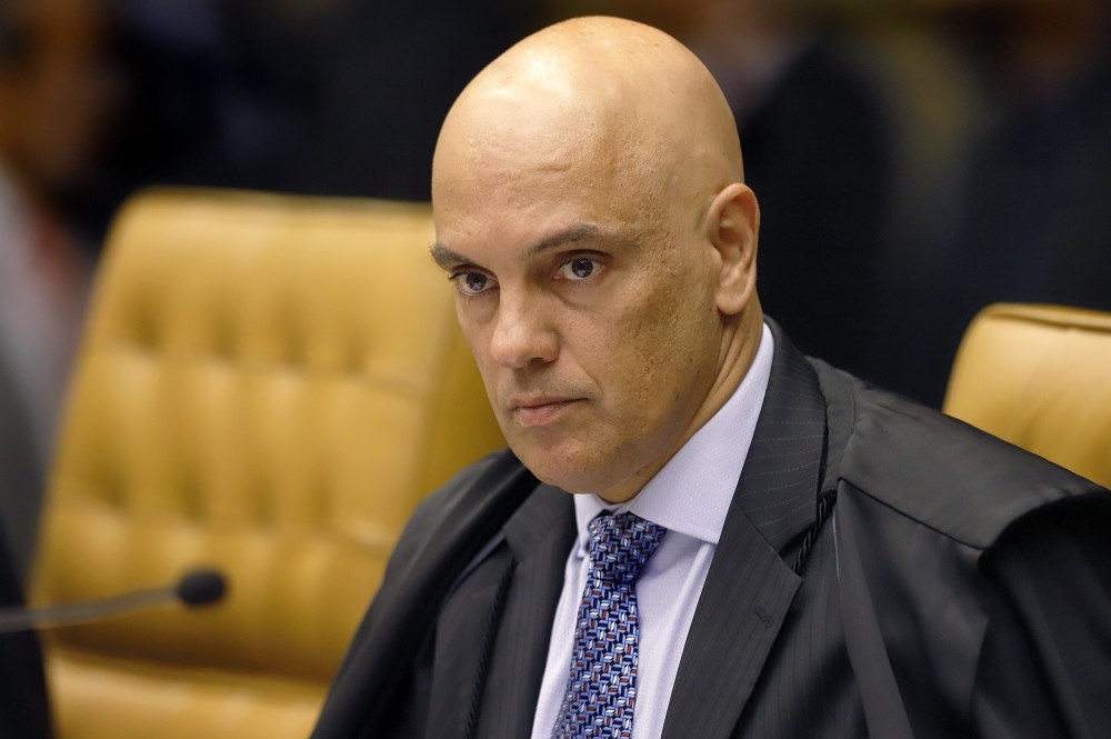 Alexandre de Moraes: Bolsonaro não pode deixar de prestar depoimento