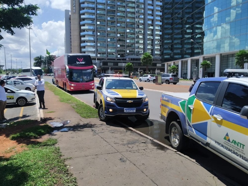 ANTT apreende sete ônibus em situação irregular, no Distrito Federal