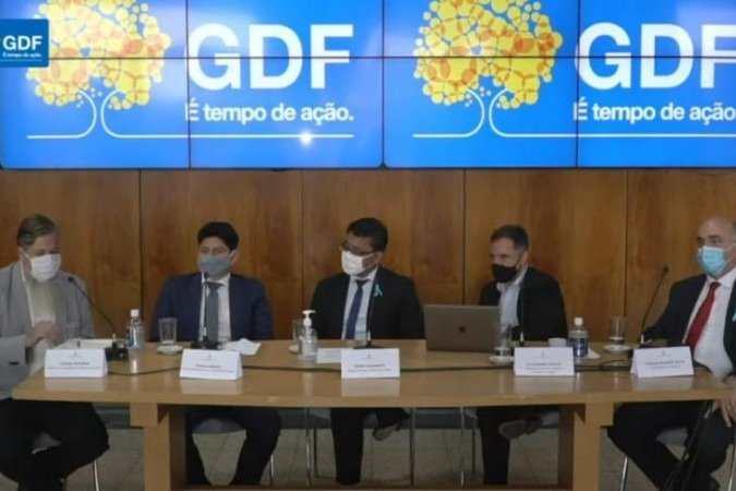 Os integrantes da Secretaria de Saúde participaram da coletiva, nesta terça-feira (10/11) para anunciar Plano de Ações de Estratégicas de Combate ao Coronavírus - (crédito: Reprodução/Rede Social) Os integrantes da Secretaria de Saúde participaram da coletiva, nesta terça-feira (10/11) para anunciar Plano de Ações de Estratégicas de Combate ao Coronavírus - (crédito: Reprodução/Rede Social)